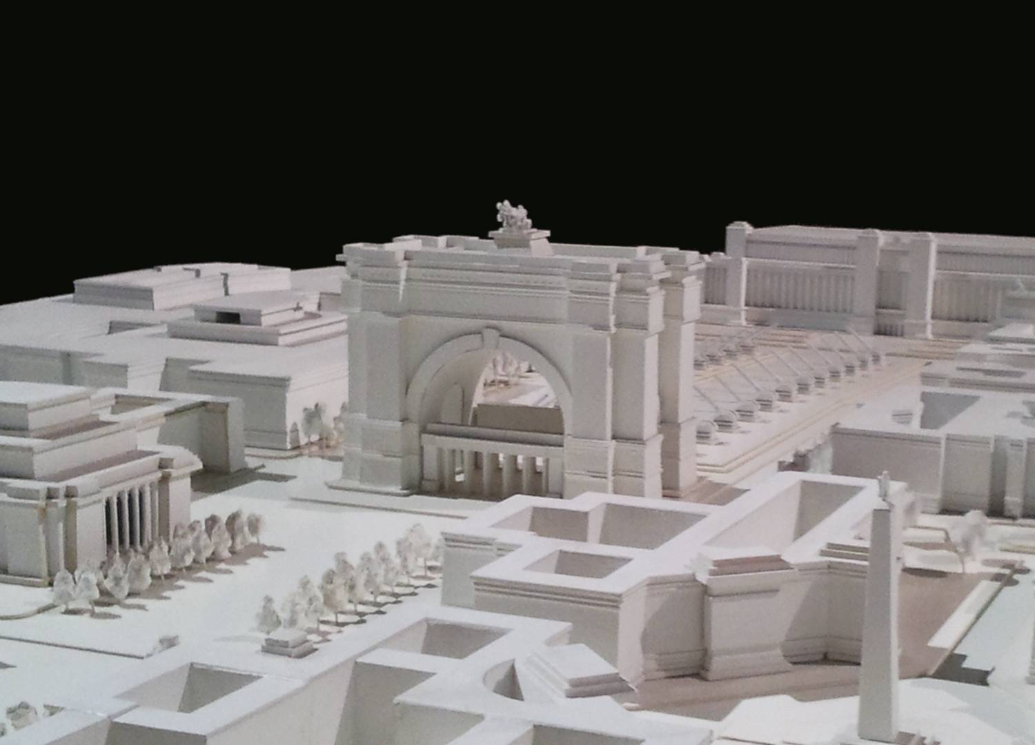 Welthauptstadt, l'arc de triomphe