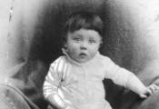 Adolf Hitler b&eacute;b&eacute;