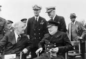 Churchill et Roosevelt en 1941. Signature de la charte de l'Atlantique.