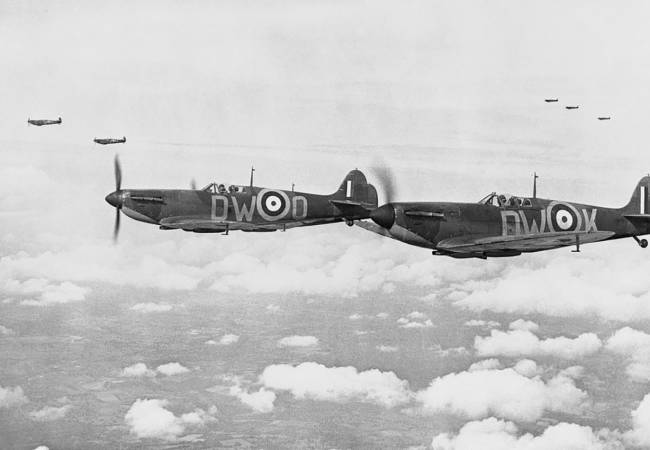 Le déferlement - Des avions britanniques pendant le Blitz