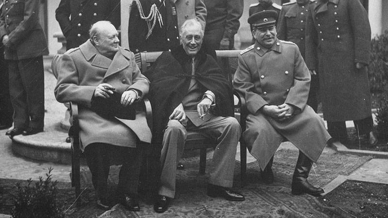 Conférence de Yalta (1945) entre Churchill, Roosevelt et Staline