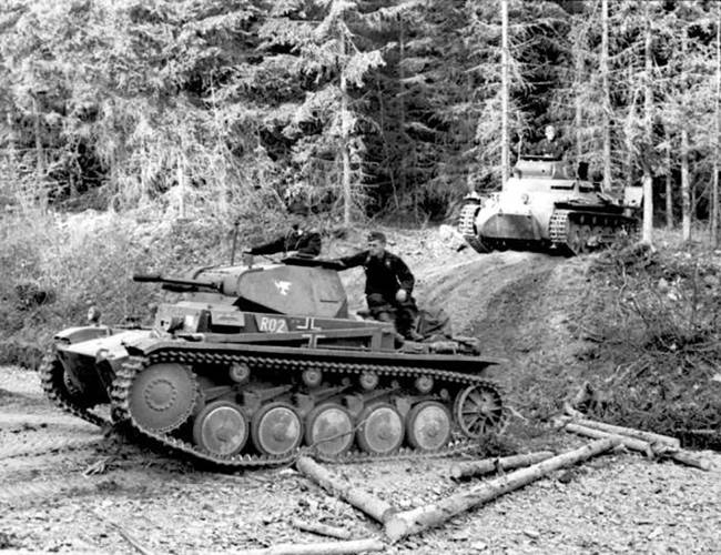 Le d&eacute;ferlement - Travers&eacute;e des Ardennes par des soldats allemands