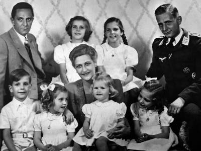 wp-content/uploads/2025/08/famille-goebbels.jpg