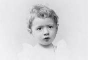 Charles de Gaulle b&eacute;b&eacute;