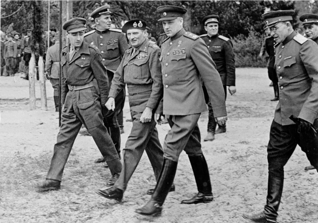 Bernard Montgomery avec le Maréchal Rokossovsky.