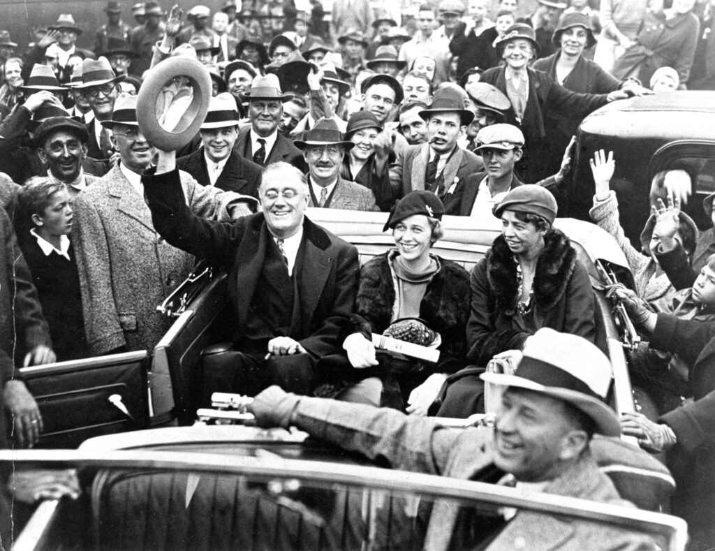 Franklin D Roosevelt, en 1932, accompagné de sa fille et de son épouse.