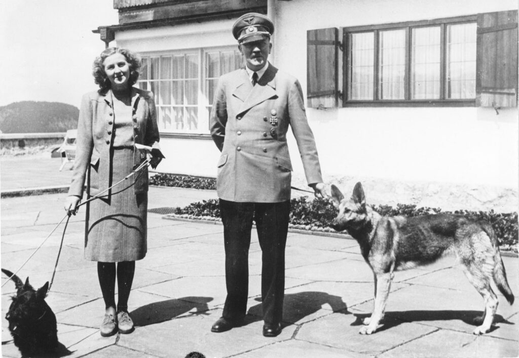 Eva Braun et Adolf Hitler, au Berghof.