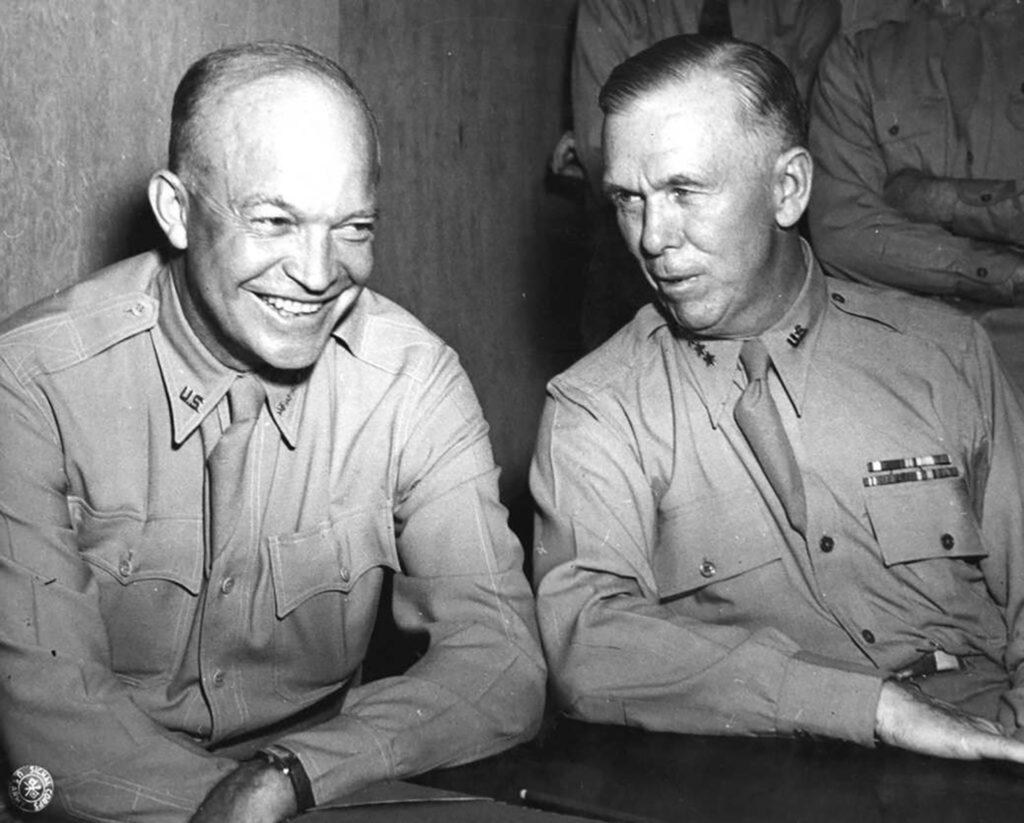 George Marshall (à droite) avec Dwight Eisenhower