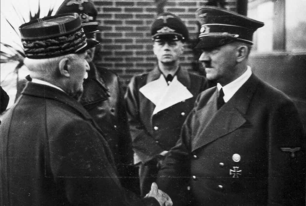Philippe P&eacute;tain et Adolf Hitler. La c&eacute;l&egrave;bre poign&eacute;e de main de Montoire.