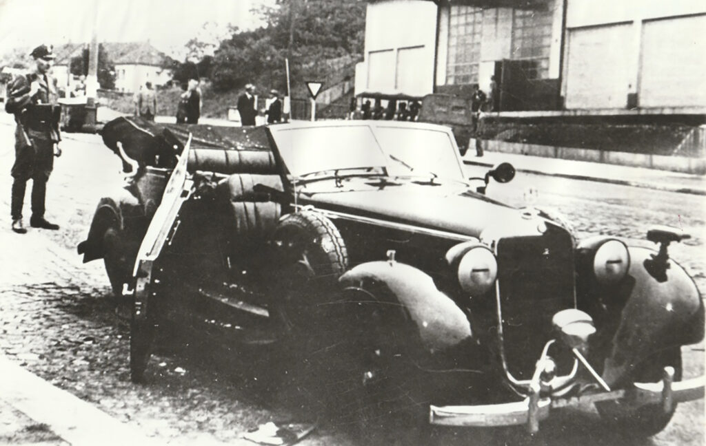 La voiture de Reinhard Heydrich apr&egrave;s l'attentat