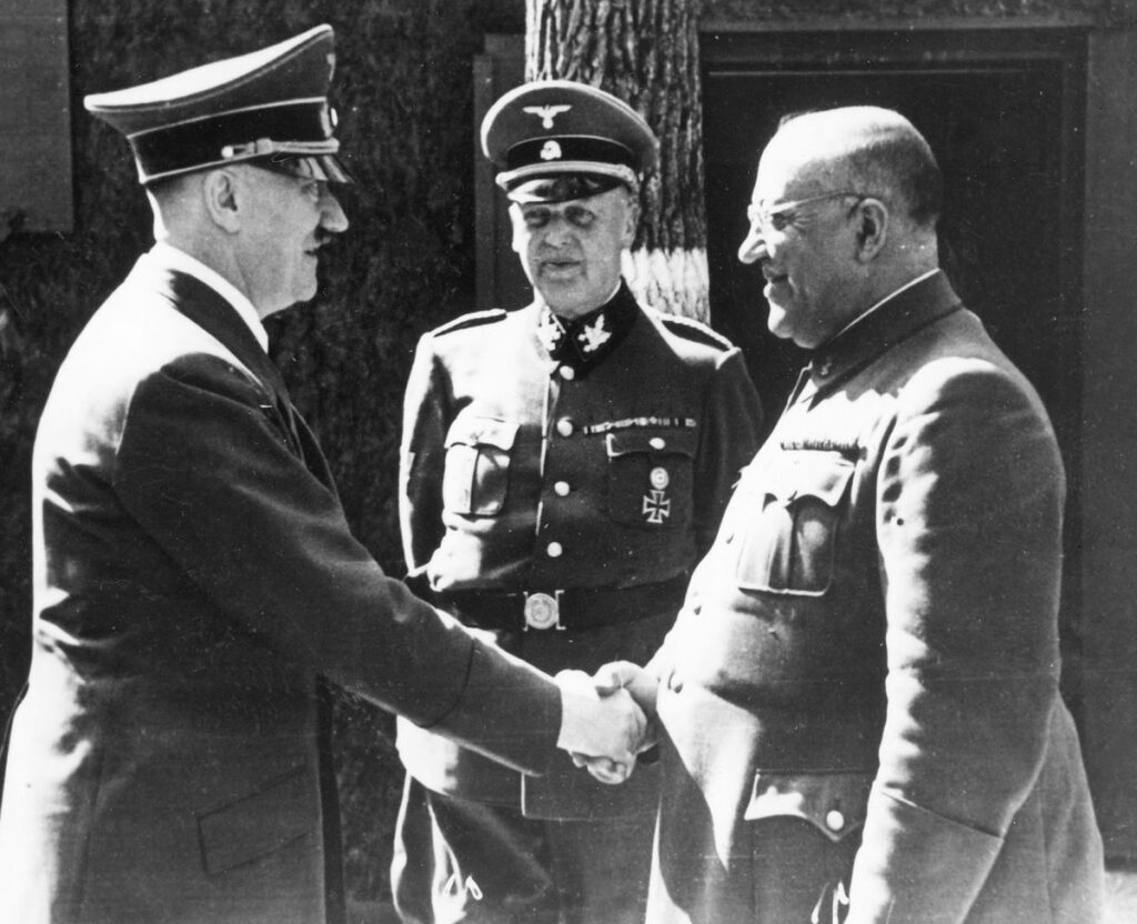 Theodor Morell (&agrave; droite) et Adolf Hitler